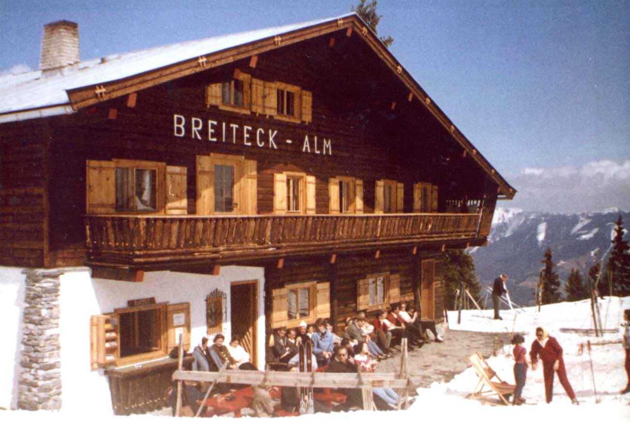 Die Breiteckalm im Jahr 1960 mit dem Schriftzug BREITECK-ALM an der Fassade.